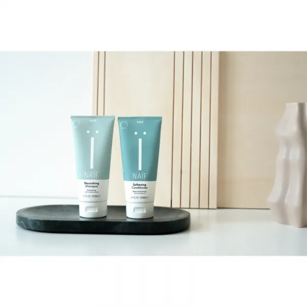 Naif Personal Care Shampoo jemný čistiaci šampón pre všetky typy vlasov 200 ml