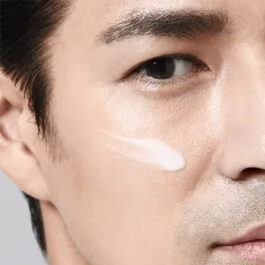 Shiseido Men Energizing Moisturizing Extra Light Fluid fluid s regeneračným účinkom pre mužov 100 ml
