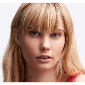 MAC Cosmetics Studio Radiance Face and Body Radiant Sheer Foundation ľahký make-up na tvár a telo odtieň C1 50 ml