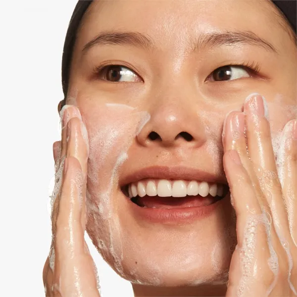 Clinique All About Clean™ 2-in-1 Cleansing + Exfoliating Jelly exfoliačný čistiaci gél 150 ml