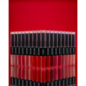 L’Oréal Paris Infallible 24H dlhotrvajúci rúž a lesk na pery 2 v 1 odtieň 801 Toujours Toffee 5,7 g