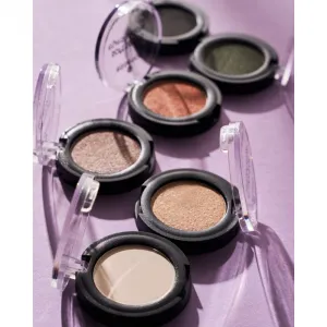 Essence Soft Touch očné tiene odtieň 03 2 g