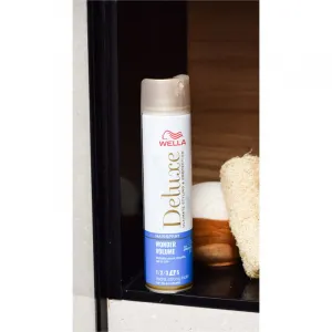 Wella Deluxe Wonder Volume lak na vlasy so silnou fixáciou pre objem 250 ml