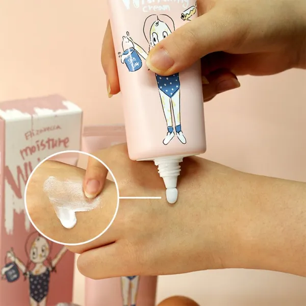 Elizavecca Skin Liar Moisture Whitening Cream rozjasňujúci tónovací fluid pre zjednotenie farebného tónu pleti 100 ml