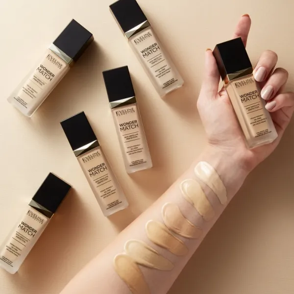 Eveline Cosmetics Wonder Match dlhotrvajúci tekutý make-up s kyselinou hyalurónovou odtieň 16 Light Beige 30 ml