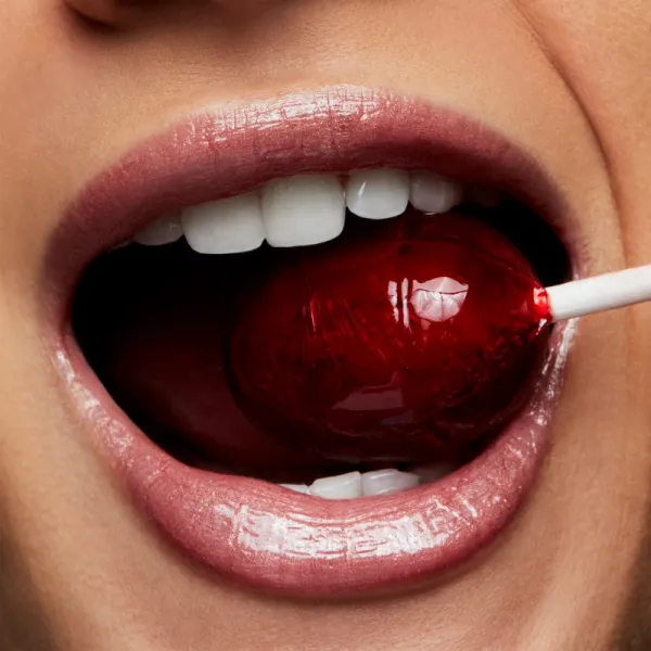MAC Cosmetics Lipglass lesk na pery odtieň All Things Magical 3,1 ml