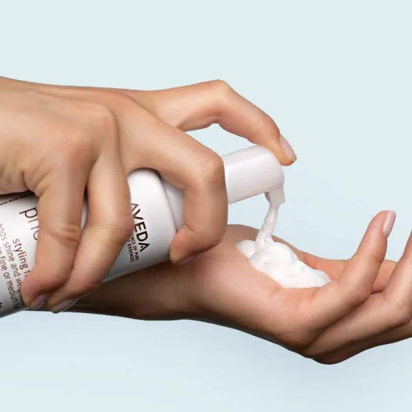 Aveda Phomollient™ Styling Foam stylingová pena pre definíciu a tvar účesu pre jemné až normálne vlasy 200 ml