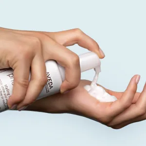 Aveda Phomollient™ Styling Foam stylingová pena pre definíciu a tvar účesu pre jemné až normálne vlasy 200 ml