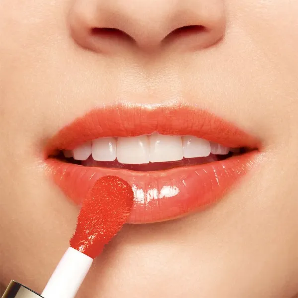 Clarins Lip Comfort Oil olej na pery s hydratačným účinkom odtieň 05 apricot 7 ml