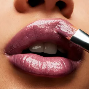 MAC Cosmetics Lipglass lesk na pery odtieň Love Child 3,1 ml