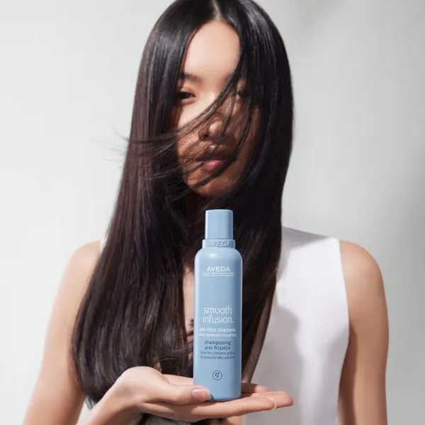 Aveda Smooth Infusion™ Anti-Frizz Shampoo uhladzujúci šampón proti krepateniu 200 ml