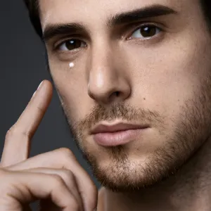 Shiseido Men Total Revitalizer Eye ľahký očný krém pre mužov 15 ml