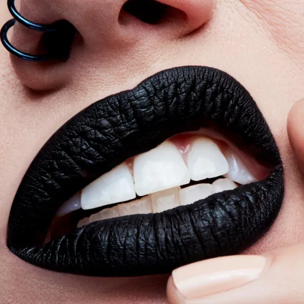 MAC Cosmetics Retro Matte Liquid Lipcolour matný tekutý rúž odtieň Caviar 5 ml