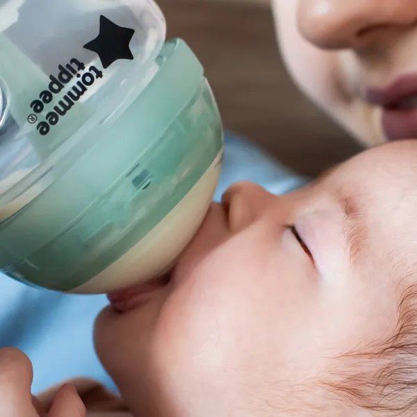 Tommee Tippee Advanced Anti-Colic samosterilizačná dojčenská fľaša anti-colic Slow Flow 0m+ 2x260 ml