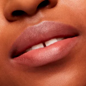 MAC Cosmetics Powder Kiss Velvet Blur Slim Stick matný hydratačný rúž odtieň Over the Taupe 2 g