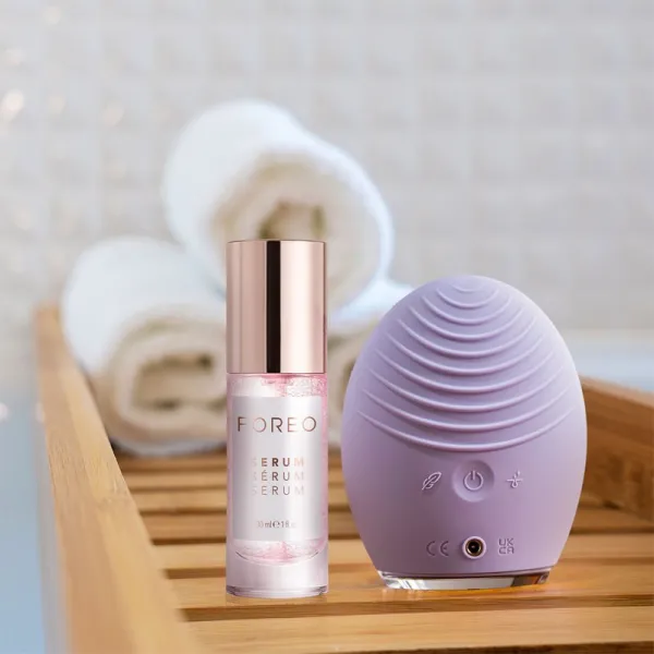 FOREO LUNA™4 masážny prístroj na čistenie a spevnenie tváre pre citlivú pleť