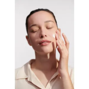 L’Occitane Immortelle Precious vyhladzujúci protivráskový krém 50 ml