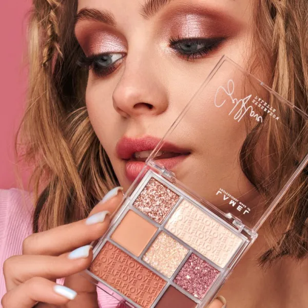 LAMEL Insta Selflove paletka očných tieňov #401 8,5 g