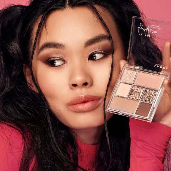 LAMEL Insta Selflove paletka očných tieňov #401 8,5 g