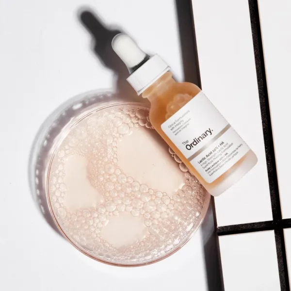 The Ordinary Lactic Acid 10% + HA vyhladzujúce exfoliačné sérum 30 ml