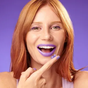 Colgate Max White Purple Reveal osviežujúca zubná pasta 75 ml