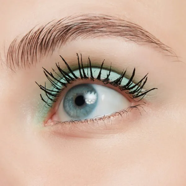 MAC Cosmetics Lash Dry Shampoo Mascara Refresher vrchná vrstva na maskaru s efektom suchého šampónu pre objem a oddelenie mihalnic 1.7 g