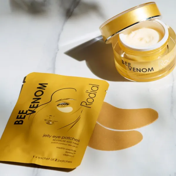 Rodial Bee Venom Jelly Eye Patches spevňujúce gélové vankúšiky pod oči s upokojujúcim účinkom 2 ks