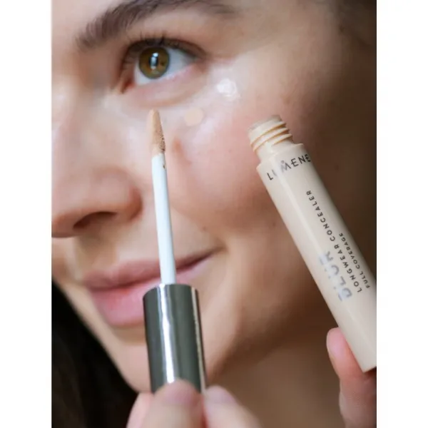 Lumene Blur Longwear tekutý korektor odtieň Light 8.5 ml