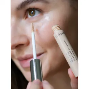 Lumene Blur Longwear tekutý korektor odtieň Light 8.5 ml