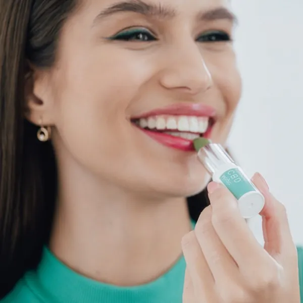 Dermacol Magic CBD rúž meniaci farbu  03 1ks