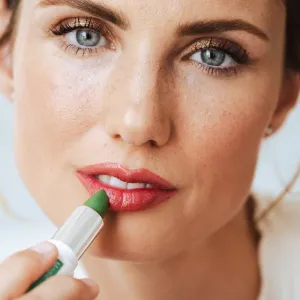 Dermacol Magic CBD rúž meniaci farbu  03 1ks