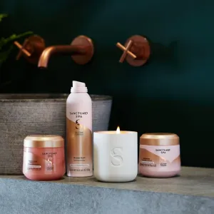 Sanctuary Spa Lily & Rose Collection ošetrujúci telový peeling s vôňou kvetín 300 g