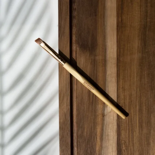 So Eco Angled Eyeliner Brush skosený štetec na očnú linku 1 ks