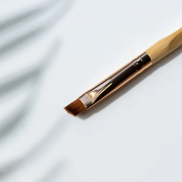 So Eco Angled Eyeliner Brush skosený štetec na očnú linku 1 ks
