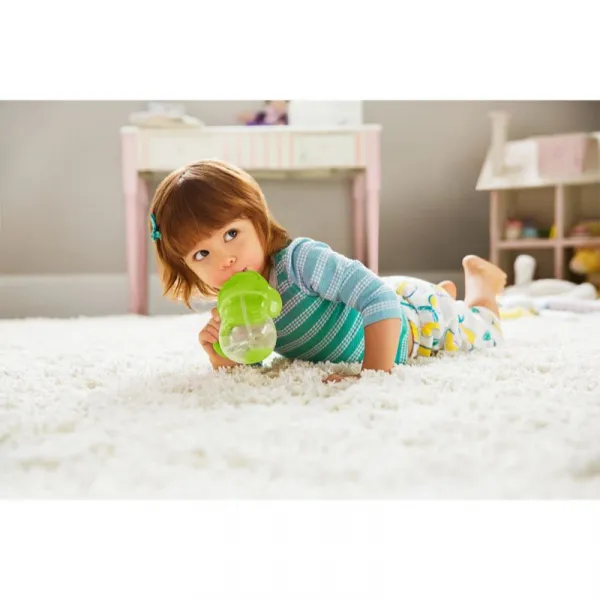 Munchkin Click Lock™ Tip & Sip hrnček s rúrkou so závažím Green 6 m+ 207 ml