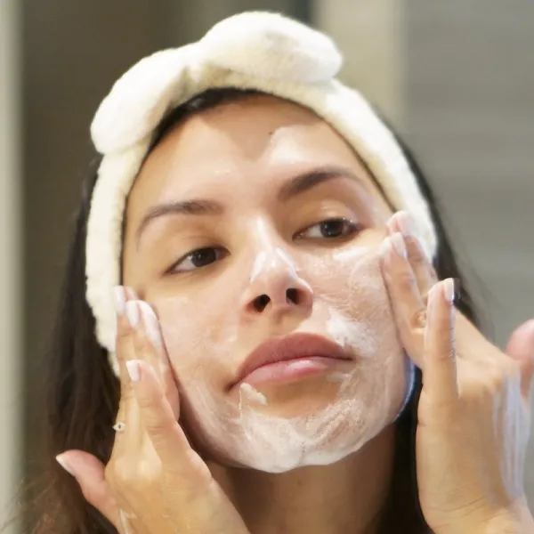 theBalm To The Rescue® Moringa Tree čistiaca pleťová pena s hydratačným účinkom 160 ml