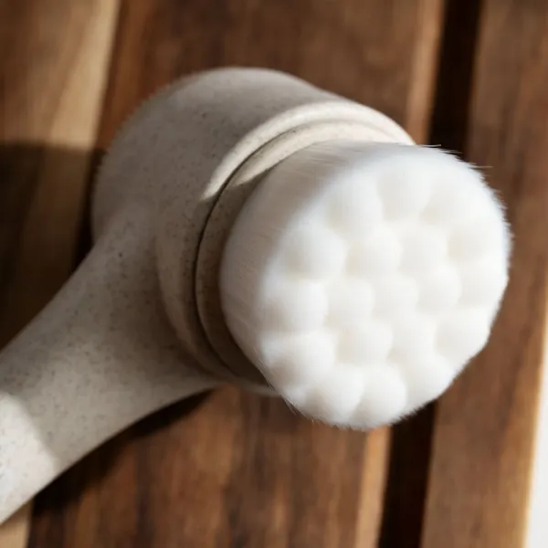 So Eco Facial Cleansing Brush obojstranná čistiaca kefka na pleť s kompostovateľnou rukoväťou 1 ks