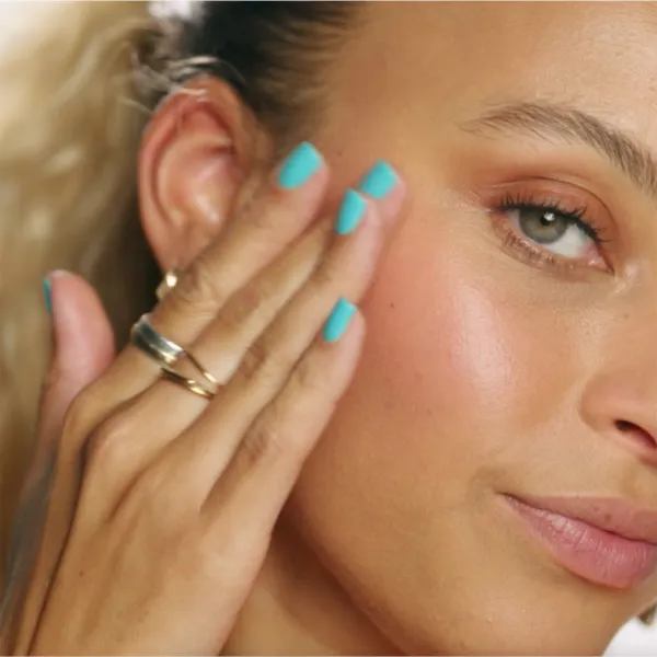 Rimmel Kind & Free multifunkčné líčidlo na oči, pery a tvár odtieň 002 Peachy Cheeks 5 g