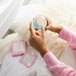 FOREO UFO™ 3 5-in-1 sonický prístroj pre urýchlenie účinku pleťovej masky Arctic Blue 1 ks