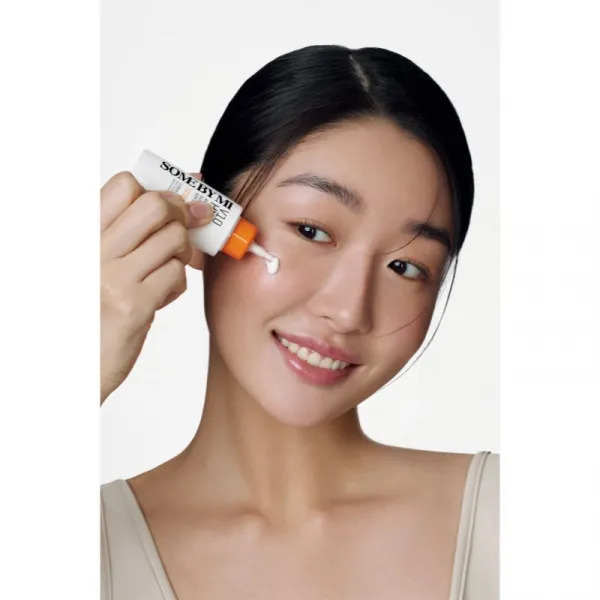 Some By Mi V10 Hyal Antioxidant Sunscreen intenzívny upokojujúci a ochranný krém SPF 50+ 40 ml
