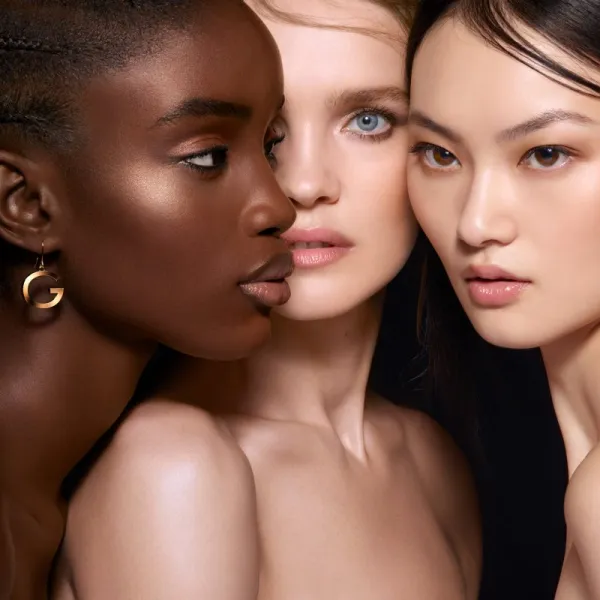 GUERLAIN Parure Gold Skin Control kompaktný zmatňujúci make-up odtieň 3N Neutral 8,7 g