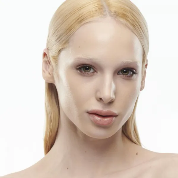MAC Cosmetics Studio Radiance Serum-Powered Foundation hydratačný make-up odtieň NC11 30 ml