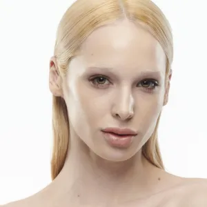 MAC Cosmetics Studio Radiance Serum-Powered Foundation hydratačný make-up odtieň NC11 30 ml