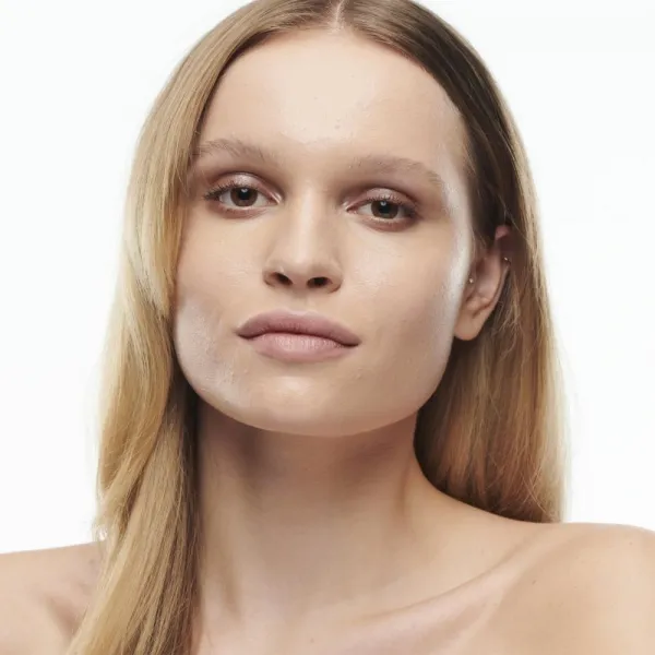 MAC Cosmetics Studio Radiance Serum-Powered Foundation hydratačný make-up odtieň N32 30 ml