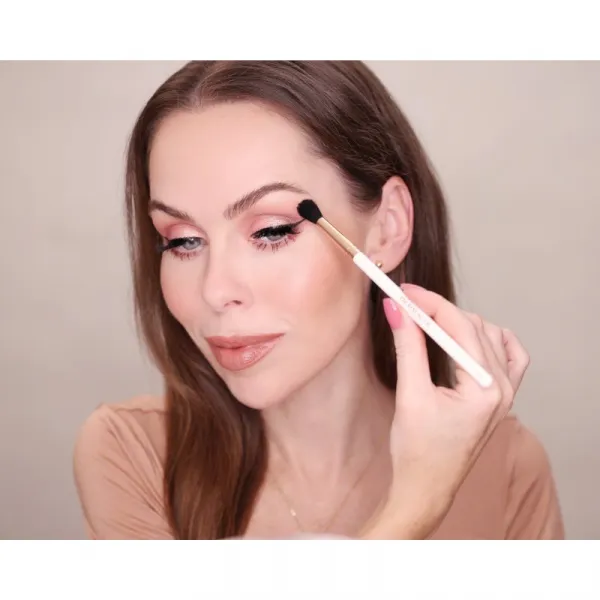 Dermacol Accessories Master Brush by PetraLovelyHair guľatý štetec na očné tiene D82 Rose Gold 1 ks