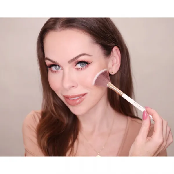Dermacol Accessories Master Brush by PetraLovelyHair štetec na rozjasňovač D59 Rose Gold 1 ks