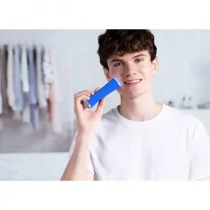 FOREO ESPADA™ 2 pero s modrým svetlom pre zmiernenie prejavov akné Cobalt Blue 1 ks