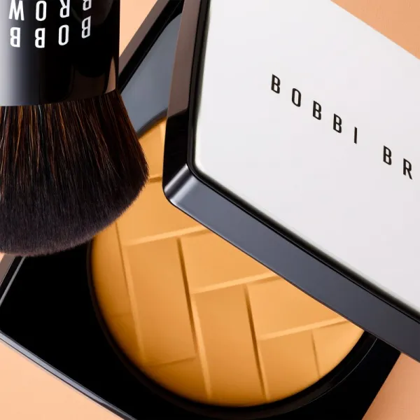 Bobbi Brown Vitamin Enriched Pressed Powder kompaktný púder s hydratačným účinkom odtieň Neutral 8 g