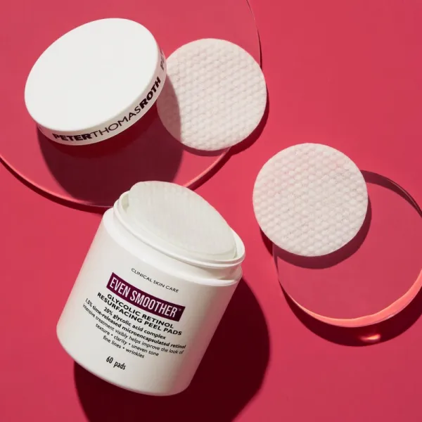 Peter Thomas Roth EVEN SMOOTHER™ Glycolic Retinol Resurfacing Peel Pads peelingové pleťové tampóny na noc 1 cps
