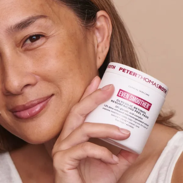 Peter Thomas Roth EVEN SMOOTHER™ Glycolic Retinol Resurfacing Peel Pads peelingové pleťové tampóny na noc 1 cps